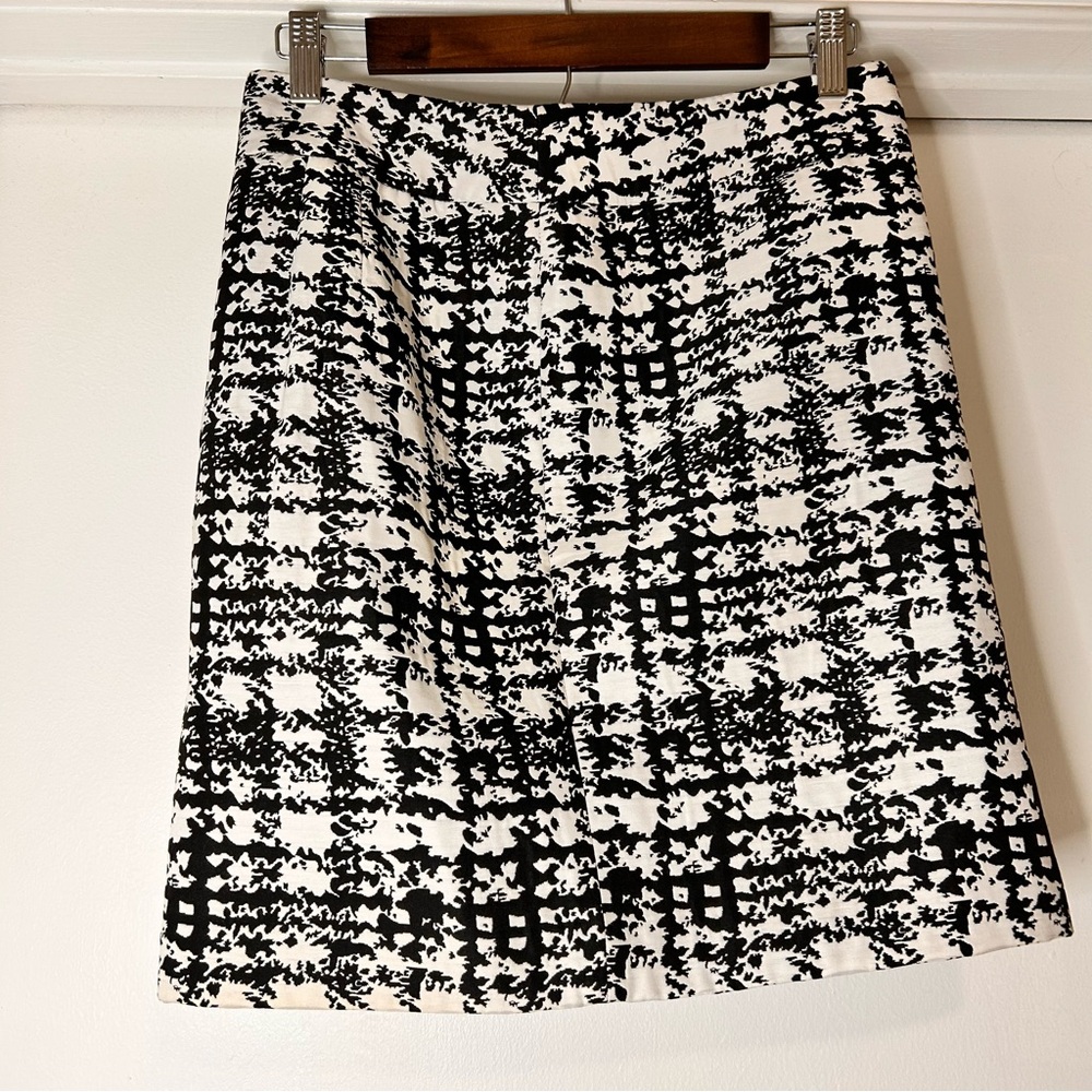 Ann Taylor Black and White Patterned A-Line Skirt - Picture 2 of 9